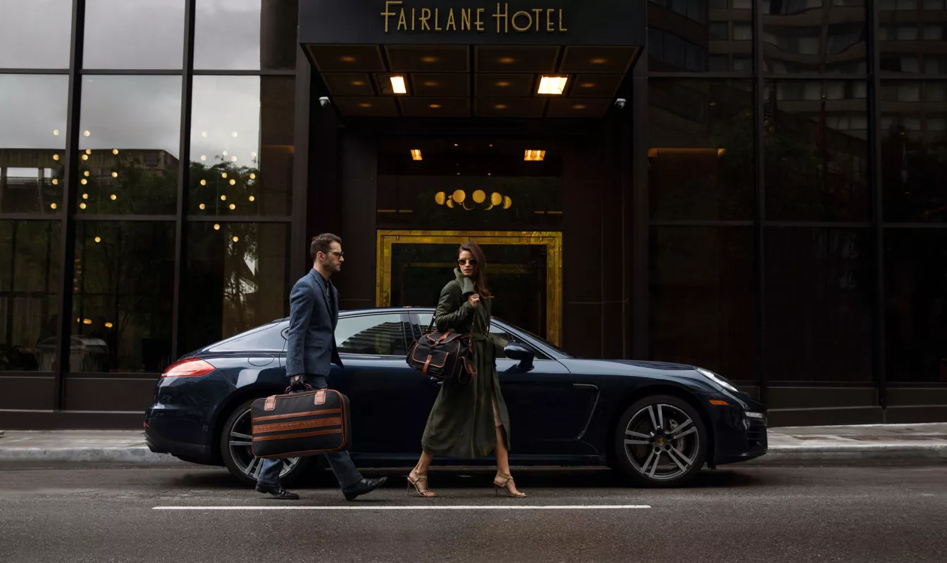 Couple arriving at the Fairlane hotel