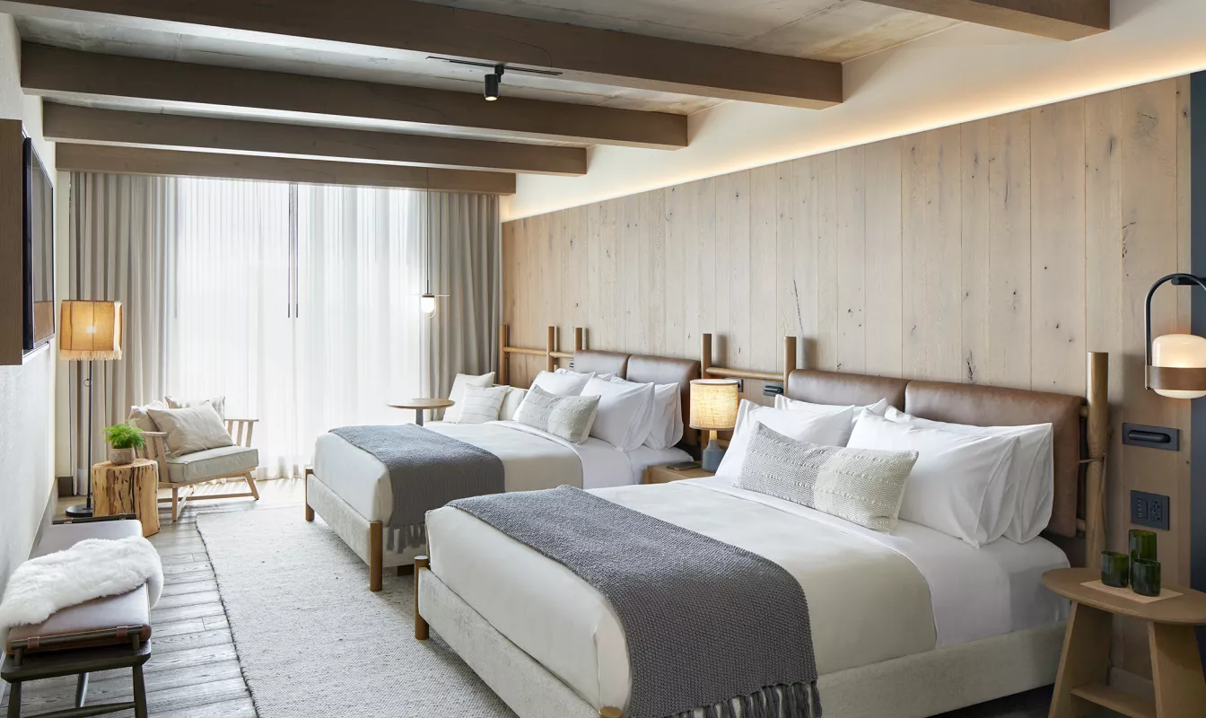 1 Hotel Room