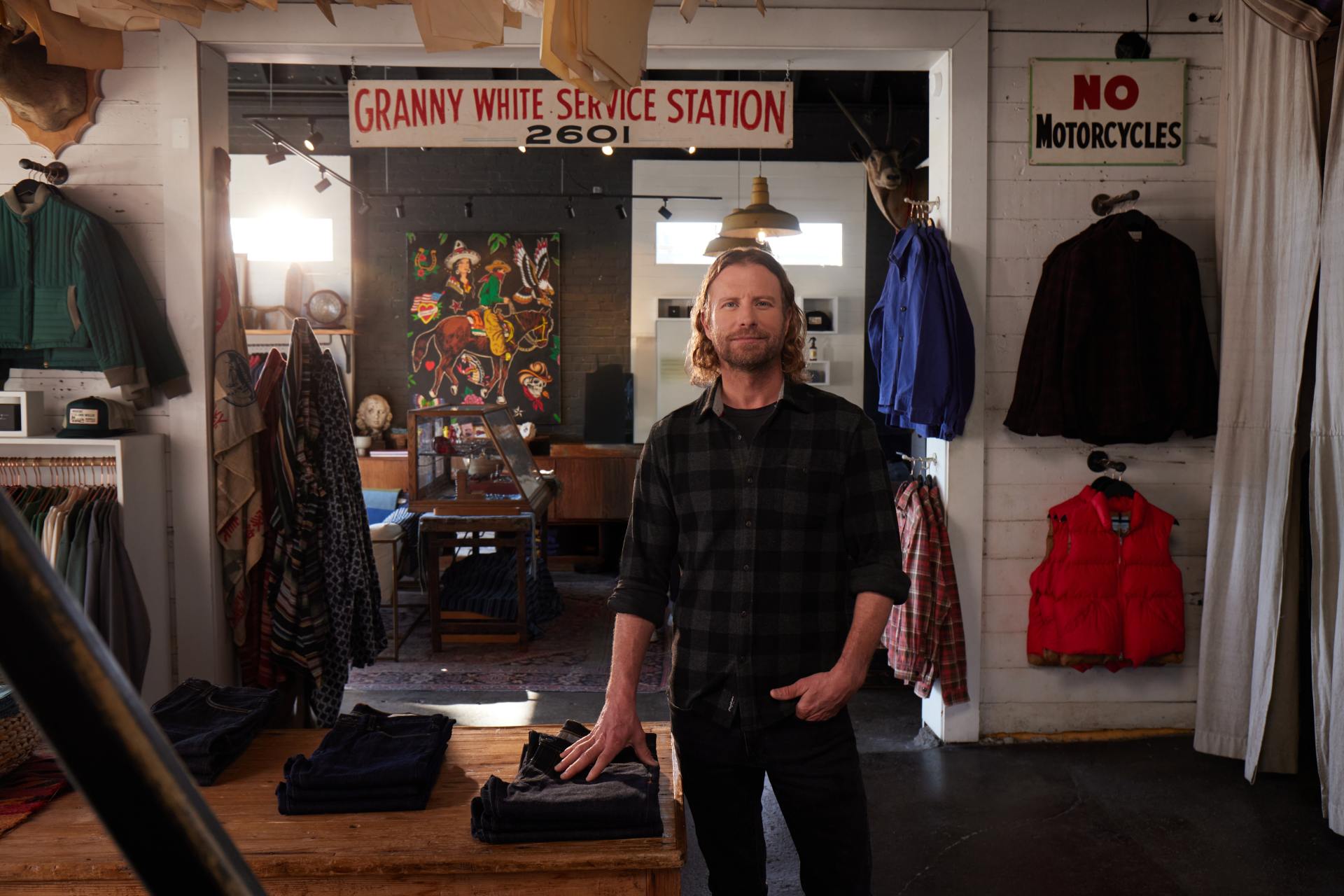 Dierks Bentley shopping
