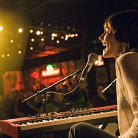 Lari White