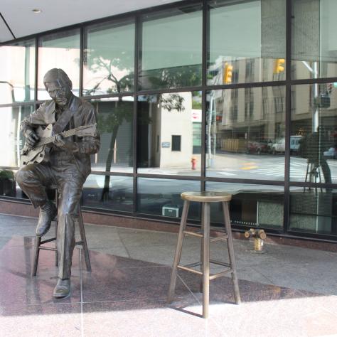 Chet Atkins Statue