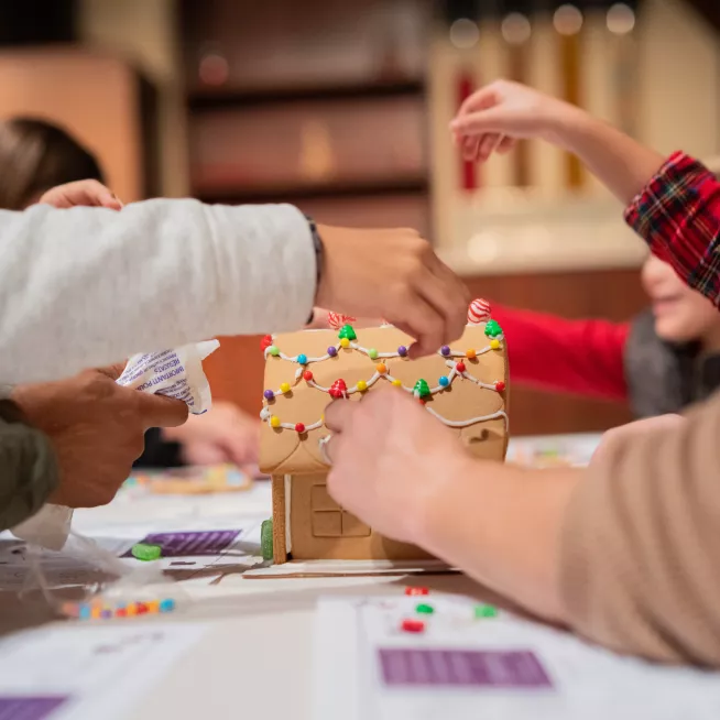 Gaylord Gingerbread Decorating