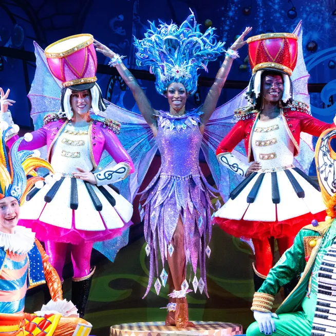 Christmas at Gaylord Opryland Pomp, Snow, & CIRQUEumstance