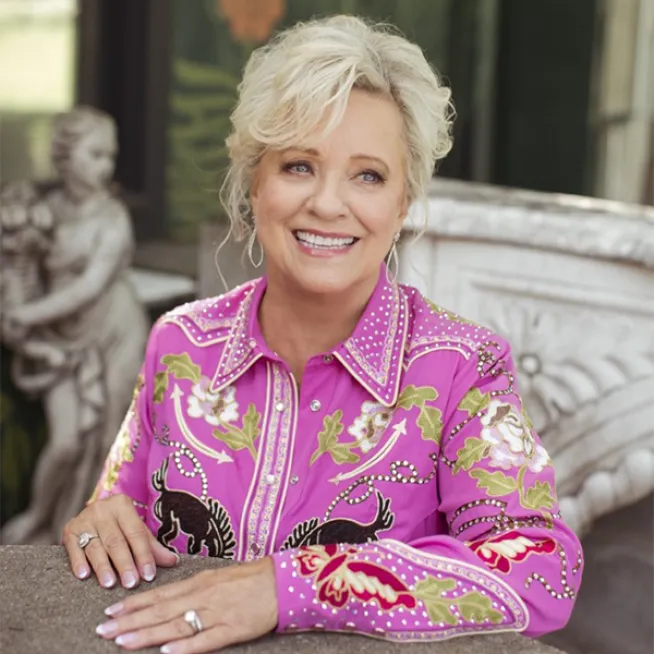 Connie Smith Headshot
