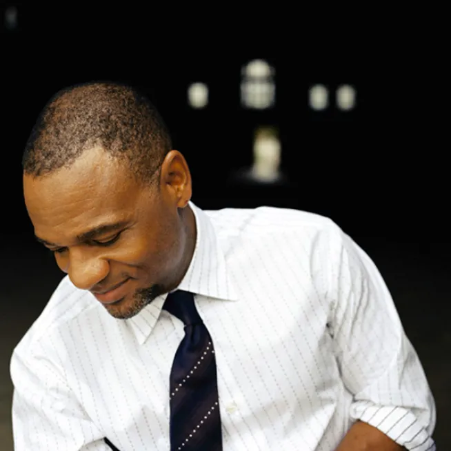 Kirk Whalum headshot