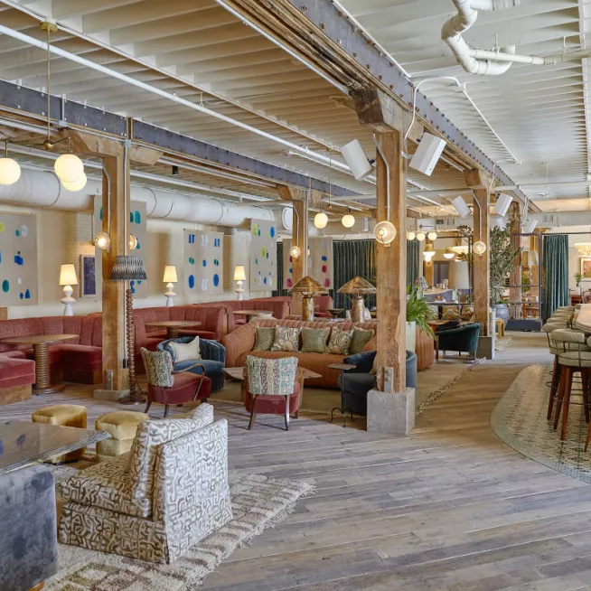 Bar & Casual Dining