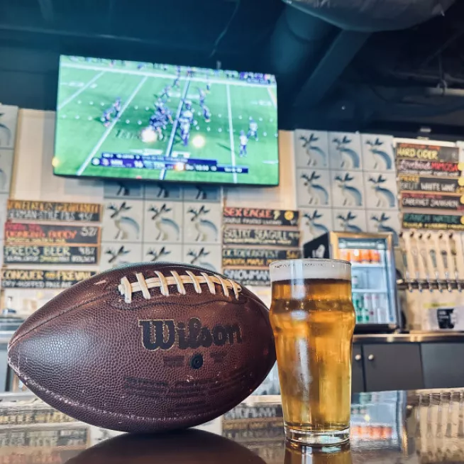 Equipped with 7 TVs, Bar Jackalope is the perfect neighborhood spot to enjoy live sports over some good beers.