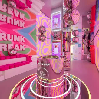 A ROZE AFFAIR took the lead in project management for the launch of global skincare brand 
Drunk Elephant in mainland China. By providing year-long support in strategic planning, 
cross-functional collaboration, and on-site implementation, A ROZE AFFAIR helped bring to 
life a multi-faceted activation across Shanghai.