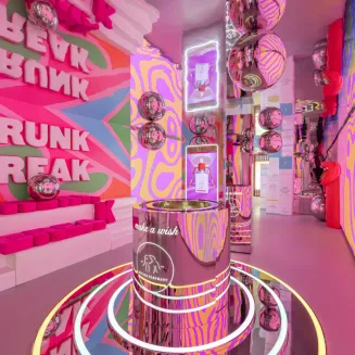 A ROZE AFFAIR took the lead in project management for the launch of global skincare brand 
Drunk Elephant in mainland China. By providing year-long support in strategic planning, 
cross-functional collaboration, and on-site implementation, A ROZE AFFAIR helped bring to 
life a multi-faceted activation across Shanghai.