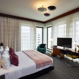 Fairlane Hotel - Corner King Room