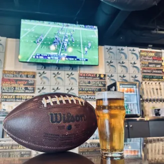 Equipped with 7 TVs, Bar Jackalope is the perfect neighborhood spot to enjoy live sports over some good beers.