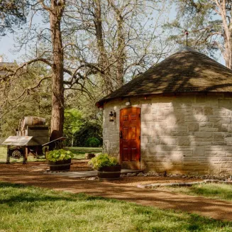 A replica of an 1800s Ice House, the Ice House is where the Bourbon Experience and small luxury bookings take place.