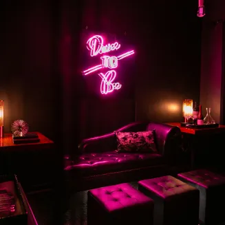 • Ideal for meetings, wine tastings, seated dinners, corporate
or special events, and cocktail receptions
• Observe the vibe of the restaurant, while remaining intimate
with your own party
• The music from the DJ is piped in for the ultimate atmosphere,
you control the volume