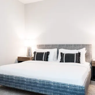 CozySuites at Music Row - King bed