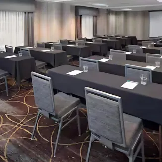 Plan your next meeting with us in our Mallard Meeting Space. With 850 sq ft of space, we can accommodate up to 50 people for your next event!