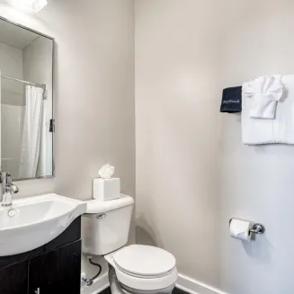 CozySuites at Music Row - Bathroom