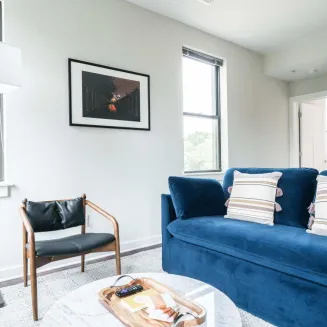 CozySuites at Music Row - Spacious Living room