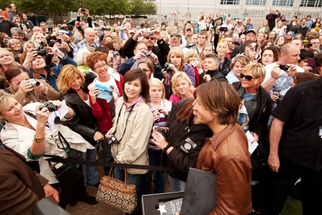 Keith Urban meeting fans at the Music City Walk of Fame