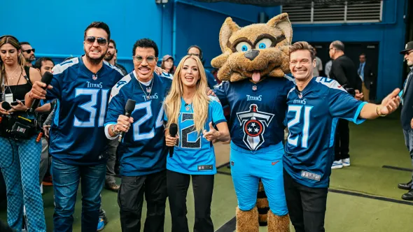 American Idol Judges at Titans Game