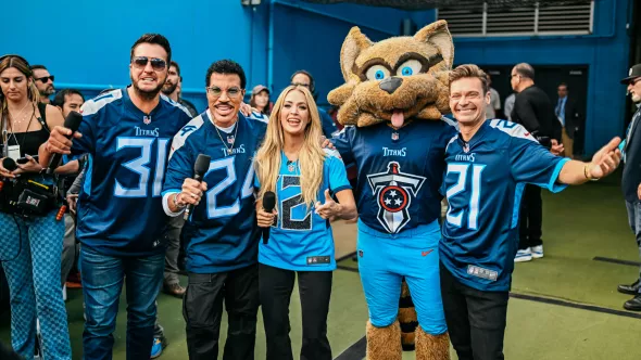 American Idol Judges at Titans Game